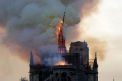 Simbolul Frantei si al crestinismului din intreaga lume, catedrala Notre-Dame din Paris, a fost invaluita de flacari uriase. Francezii au urmarit cu durere cum focul mistuie cladirea - VIDEO