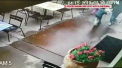 O masina a intrat in plin intr-un restaurant. O mama si doi copii au scapat miraculos - FOTO/VIDEO