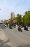 Centrul capitalei a fost invadat de peste 400 sute de motociclisti. Iubitorii de adrenalina s-au aventurat pe strazi, printr-o parada care a atras atentia trecatorilor - VIDEO