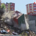 Imagini spectaculoase au fost surprinse la Istanbul, unde un bloc cu patru etaje s-a prabusit ca un castel de carti dupa ce unul dintre zidurile de sprijin s-a surpat - VIDEO