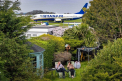 Cosmar intr-un cartier rezidential. Avioanele decoleaza de langa case - FOTO