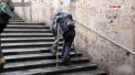 Castiga bani din mila oamenilor si fac din asta o meserie. Vorbim despre cersetorii pe care ii vedem la tot pasul pe strazile capitalei. Mai multe persoane se prefac bolnave si recunosc ca mimeaza dizabilitatile pentru a face un ban - VIDEO