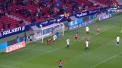 Atletico Madrid continua seria de victorii in campionatul Spaniei. Discipolii lui Diego Simeone i-au invins, pe terenul de acasa, pe adversarii de la Valencia, cu scorul de 3 la 2. Tot aseara, Levante a distrus-o pe Betis cu 4 la 0 - VIDEO
