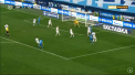 A vrut sa marcheze cu capul, insa in loc sa loveasca mingea, a lovita bara. A patit-o fotbalistul rus, Artiom Dzyuba, care a fost protagonistul unei faze amuzante, dar si dureroase in acelasi timp - VIDEO
