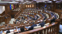 Daca vom avea anticipate, alegatorii vor vota tot dupa sistemul mixt. A decis Curtea Constitutionala, care a raspuns astfel la sesizarea celor trei deputati independenti. Cei de la ACUM au criticat decizia - VIDEO