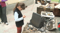 Doi batrani din Orhei, care isi cresc singuri nepotii, au ramas fara acoperis deasupra capului. Chiar in sambata Pastelui, casa lor a fost facuta scrum in urma unui incendiu puternic. Oamenii au ramas fara bani, acte si haine si nu stiu incotro s-o apuce - VIDEO