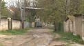 In satul Pervomaiscoe sau pe strada Unu Mai din Gratiesti, ziua muncii a fost o zi... de munca. Oamenii nu au lasat din mana sapa si au lucrat in gradina, pentru ca la toamna sa aiba ce culege. Satenii spun ca au uitat ca e sarbatoare si nici nu are cine sa faca atmosfera vesela, cand atata lume e plecata peste hotare - VIDEO