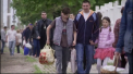 Cimitirul Sfantul Lazar din capitala a aratat astazi ca un furnicar. Mii de oameni s-au adunat ca sa-si pomeneasca rudele decedate, iar bucatele si pomenile si-au facut loc pe morminte. Altii, insa, au adus cu ei doar o lumanare si o sticla cu apa - VIDEO