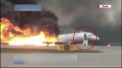 Tragedia de la Seremetievo: aeronava s-a intors din drum din cauza unor probleme tehnice si a luat foc dupa ce s-a izbit de pista. 41 de persoane, dintre care cinci copii, au murit.  Momentul in care oamenii cu bagajele in mana sar din avion pe un tobogan gonflabil - VIDEO