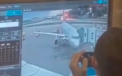Momentul in care oficiali rusi rad in hohote in timp ce avionul e mistuit de focul violent: „A aterizat cu bine, cu un pic de flacara” - VIDEO