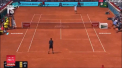 Tenismenul Roger Federer a obtinut o calificare dramatica in sferturile de finala ale turneului ATP Masters 1.000 de la Madrid. Elvetianul a avut nevoie de trei seturi pentru a-l invinge pe adversarul din Franta - VIDEO