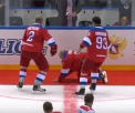 Vladimir Putin inscrie cel putin 8 goluri in timpul unui meci demonstrativ de hochei, apoi cade in timp ce saluta spectatorii - VIDEO