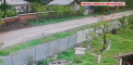 Momentul in care un biciclist intra intr-un pieton, apoi cade pe asfalt si moare, filmat