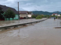 A fost cod galben de vreme extrema in mai multe localitati din Romania. In Bistrita-Nasaud, o ploaie torentiala, a adus viituri puternice si mai multe gospodarii au fost inundate - VIDEO