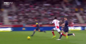 Paris Saint-Germain a incheiat campionatul Frantei cu o infrangere pe terenul celor de la  Reims. Fara nicio motivatie, campionii au cedat in ultimul meci al sezonului cu 1 la 3. Nici ocupanta locului doi, Lille, nu a avut succes aseara si a fost invinsa de Rennes cu acelasi scor - VIDEO