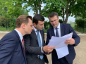 Contract de circa 100 de milioane de lei pentru 18,5 km de drum, semnat de responsabilii de la Ministerul Economiei. Compania care a castigat licitatia si portiunea de drum care va fi reparata - GALERIE FOTO