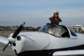 Povestea unei femei care a devenit pilot, desi s-a nascut fara maini - GALERIE FOTO