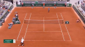 O noua victorie pentru Novak Djokovici la Roland Garros. Sarbul s-a calificat lejer in optimile campionatului, dupa ce s-a impus, cu 3 la 0, in fata adversarului din Italia - VIDEO