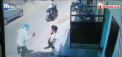 A incercat sa jefuiasca o femeie care, insa, i-a dat planurile peste cap. O camera de supraveghere instalata in fata unei case din India a surprins momentul in care un hot inarmat este pus pe fuga de victima - VIDEO