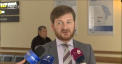 Vlad Filat nu a fost adus la Curtea de Apel Chisinau, desi avocatii sai spun ca fostul premier a solicitat acest lucru. Cei de la penitenciare sustin ca nu au primit solicitarea de a-l escorta. In lipsa acestuia, sedinta a fost amanata - VIDEO