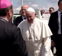 Suveranul Pontif s-a aratat fascinat de frumusetea Transilvaniei, pe care a traversat-o cu masina, din cauza vremii si i-a binecuvantat pe toti romanii - VIDEO