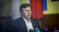 Dorin Chirtoaca critica blocul ACUM si-i indeamna sa nu se joace de-a speaker-ul. Acesta spune ca functia temporara de presedinte al parlamentului nu-i va ajuta cu nimic, asa cum promulgarea legilor oricum este in mainile lui Igor Dodon: „Ori vreti sa-l dati jos pe Plahotniuc, ori vom ajunge la concluzia ca mimati procesul de negocieri” - FOTO