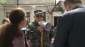 Protest in fata sediului PAS. Cativa oameni si-au aratat nemultumirea fata de decizia formatiunii de a o sustine pe socialista Zinaida Greceanii pentru fotoliul de sefa a legislativului - VIDEO
