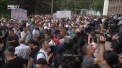 O multime de oameni a venit la Chisinau din diferite regiuni ale tarii. Manifestantii au trecut pe la sediul PAS, dupa care au protestat la Parlament. Ei au scandat lozinci in sustinerea democratilor. Blocul ACUM acuza PD-ul ca a organizat actiunea - VIDEO
