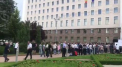 Dupa ce Igor Dodon a anuntat ca vom avea alegeri anticipate, protestatarii din fata parlamentului - pleaca - VIDEO