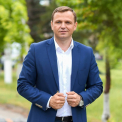 Andrei Nastase vine cu o reactie pe pagina sa de facebook, dupa ce democratii au anuntat oficial ca pleaca de la guvernare: "De maine, la munca, sa facem cu totii din Moldova tara in care vrem sa ne crestem copiii, tara in care oamenii ei se intorc si nu mai pleaca niciodata"