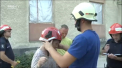 Locatarii blocului din apropierea celui daramat, la Otaci, au fost evacuati. Salvatorii spun ca in cladire sunt fisuri si exista riscul ca aceasta s-ar putea prabusi. Oamenii au intrat pentru putin timp in apartamentele lor ca scoata lucrurile pretioase. Unii au luat cu ei calculatoare, mobilier si chiar conserve - VIDEO