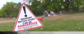 Curse cu masini de tuns iarba s-au dat intr-un sat din Marea Britanie. Cu motoarele incinse si multa adrenalina, zeci de participanti s-au intrecut la competitia neobisnuita - VIDEO
