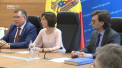 Deblocarea relatiilor cu partenerii externi si implementarea Acordului de Asociere cu UE sunt prioritatile noului ministru de Externe. Mai tarziu decat ceilalti ministri, Maia Sandu l-a prezentat pe Nicu Popescu colegilor sai - VIDEO