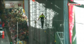 Imagini care iti taie respiratia au fost surprinse la New York. Doi frati au reusit sa traverseze celebra piata Times Square pe un cablu agatat la inaltimea unei cladiri de 25 de etaje. Momentul a fost urmarit de mii de oameni - VIDEO