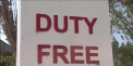 Deputatii au anulat astazi, in prima lectura, aliniatul din lege care permitea deschiderea benzinariilor duty free la frontiera. Mai mult, acestia au umblat si la alte articole din codul vamal si cel fiscal si au decis ca magazinele, barurile si restaurantele de acest fel de la intrare in tara sa fie inchise - VIDEO