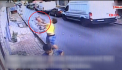 Un tanar din Istanbul a devenit erou dupa ce a salvat o fetita de doi ani care a cazut de la etajul al doilea al unui bloc de locuit. Micuta a alunecat de pe geam, iar barbatul a prins-o - FOTO