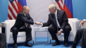 Momentul in care Donald Trump il trage de mana pe Vladimir Putin cand s-au intalnit la summitul anual G20 din Japonia - VIDEO