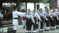 Hainele traditionale si obiectele confectionate cu iscusinta de mesterii populari de la noi au colorat curtea Muzeului de Etnografie din capitala. De Ziua Nationala a Portului Popular, tot felul de accesorii, scoase parca din lada stramoseasca, si-au gasit loc pe tarabele comerciantilor - VIDEO