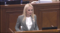 Discursul infocat al Marinei Tauber de la tribuna parlamentului: „Sa stiti ca nu aratati strasnici, ci amuzanti, iar in curand veti fi jalnici. Va las regulamentul parlamentului si raportul Comisiei de la Venetia sa le vedeti pana la urmatoarele alegeri anticipate” - VIDEO