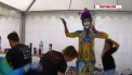 Cine a spus ca un om nu se poate transforma intr-o pisica, un personaj din filme sau chiar intr-un zeu. Este posibil - si-au spus cei care au mers la festivalul de picturi pe corp, care a adunat multa lume in Austria - VIDEO