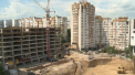 Locatarii mai multor blocuri din sectorul Ciocana se plang ca in ograda lor a inceput constructia unui complex de cladiri cu 23 de etaje fiecare. Oamenii sustin ca imobilele ar urma sa fie ridicate intr-un spatiu mic si ca lucrarile le zdruncina peretii din apartamente - VIDEO