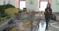 Diorama Feroviara n-a avut succes. Proprietarii spun ca in continuare vizitatori sunt putini, iar veniturile - mici. Macheta uriasa, pe care este reprezentata o lume in miniatura, va fi dusa in Romania - VIDEO