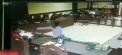 Un avocat a fost filmat cum isi soate cureaua de la pantaloni si ii loveste cu ea pe judecatori, in timp ce acestia citesc o decizie - VIDEO