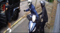 Doi fotbalisti de la Arsenal au fost atacati in plina zi, la Londra, de cativa indivizi inarmati cu cutite. Sportivii se aflau in masina cand agresorii s-au apropiat de ei. Momentul a fost surprins de o camera de supraveghere - VIDEO