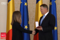 Simona Halep a fost decorata de presedintele Romaniei, Klaus Iohannis, cu cel mai vechi ordin national, Steaua Romaniei. Distinctia i-a fost acordata datorita victoriei la turnel de la Wimbledon - VIDEO