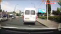 La un pas de tragedie. O fetita a fost filmata in timp ce alearga printre masinile aflate in trafic, in capitala, grabita sa-si prinda cainele care s-a rupt din lesa. Un caz similar s-a intamplat si ieri, cand doi copii au fost cat pe ce sa fie striviti de o masina in timp ce traversau neregulamentar - VIDEO