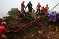 Alunecari de teren in Myanmar. Operatiune de amploare pentru cautarea victimelor - GALERIE FOTO