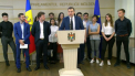 Dorintele si problemele tinerilor din Moldova sa fie inscrise intr-un program online, iar deputatii de la PAS promit sa gaseasca bani pentru ele. Membrii partidului Actiune si Solidaritate au iesit in fata presei sa ceara de la tineri sa isi verse oful pe internet - VIDEO