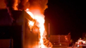Un club de noapte din Mamaia a fost facut scrum, dupa ce in cladire a izbucnit un incendiu. Din fericire, localul era inchis, iar acolo se aflau doar cativa angajati care au scapat cu viata - VIDEO
