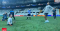Visul unui copil de zece ani, de a juca fotbal alaturi de echipa sa preferata, a devenit realitate. Pentru baiatul din Kazahstan, ramas fara picioare, a fost o zi speciala. El a fost prezent la antrenamentul lui Liverpool, iar cel mai mult timp l-a petrecut impreuna cu idolul sau, Mohamed Salah - VIDEO